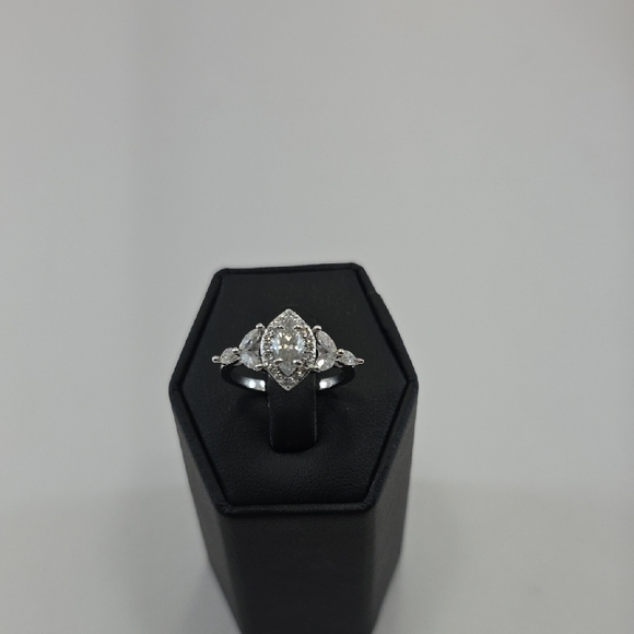 💎 GRA Certified Moissanite Halo Ring | 1CT TW | White Gold Filled | Size 6 - Picture 4 of 7